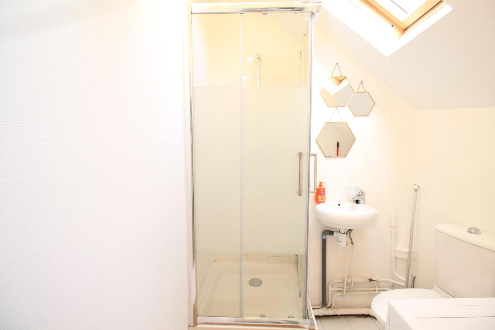 Disponible - Appartement Entier - 10Mn Rer B Aeroport Cdg - Paris Gare Du Nord, T11 Express, Le Bourget, Tout Equipe, Netflix Gratuit, 3 Personnes, 4Eme Etage, Escaliers, Parc Des Expositions, Parking Rue Gratuit Apres 19H Drancy Εξωτερικό φωτογραφία